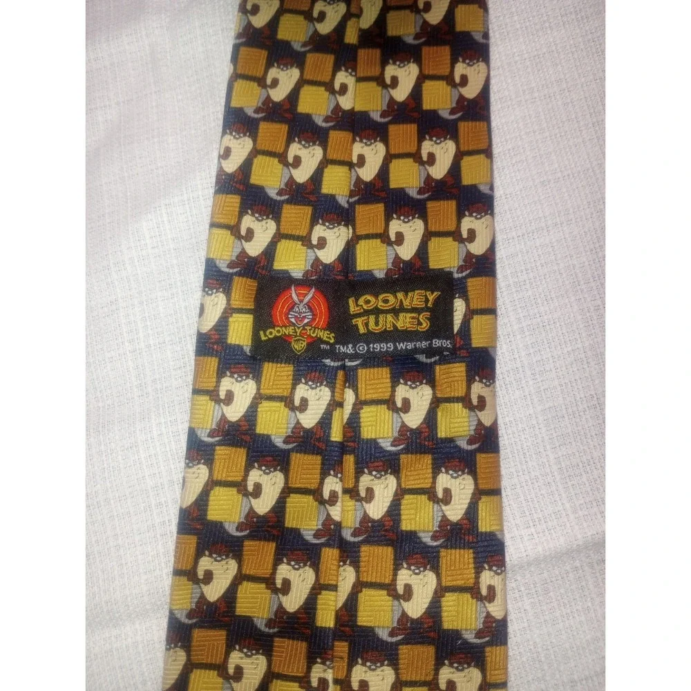 Looney‎ Tunes 1999 Taz Devil Multi Color Poly 3 3/4 Classic Neck Tie